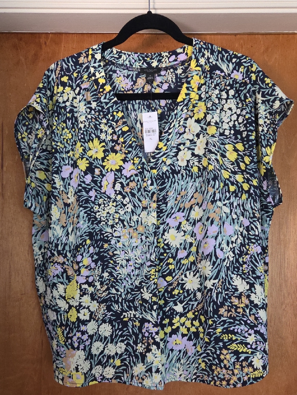 NWT Ann Taylor Navy Floral Short-Sleeve V-Neck Blouse Size XL